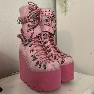 Bubblegum Traitor Platforms
